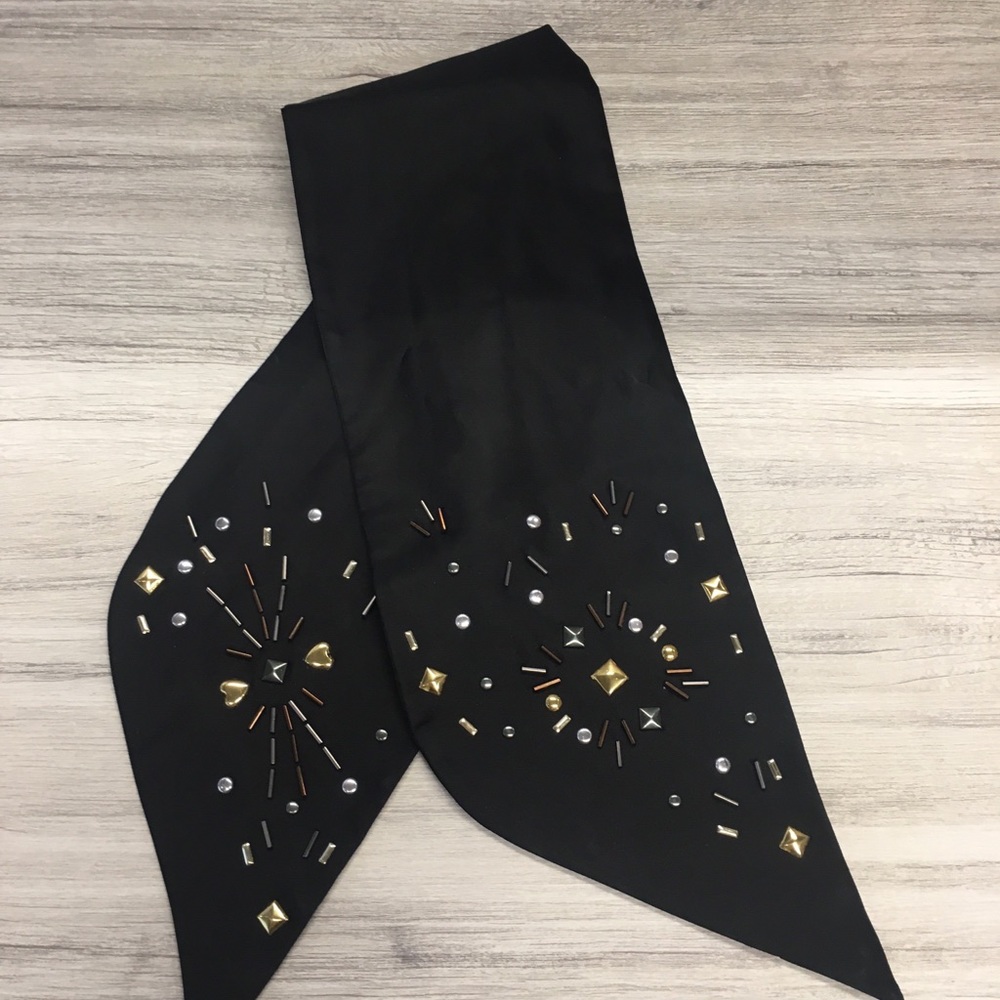 Henri Bendel scarf w/gold and silver